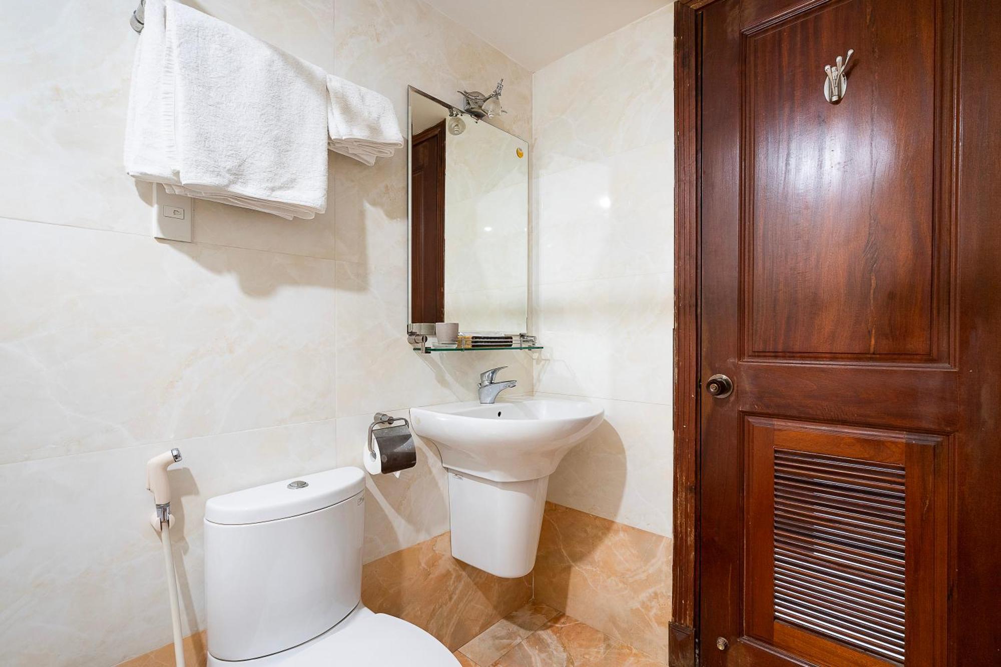 Hotel Lucky Star 146 Nguyen Trai Ho Chi Minh City